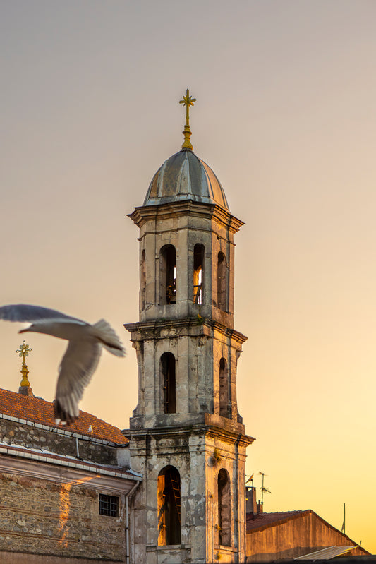 Gün Batımında Bir Kilise
