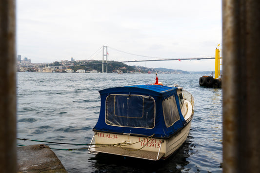 Boğazda Tekne
